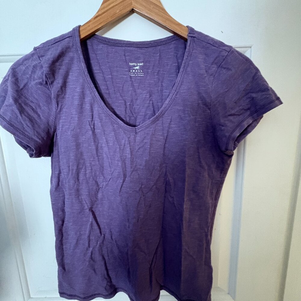 Women's small v-neck t-shirt horny toad